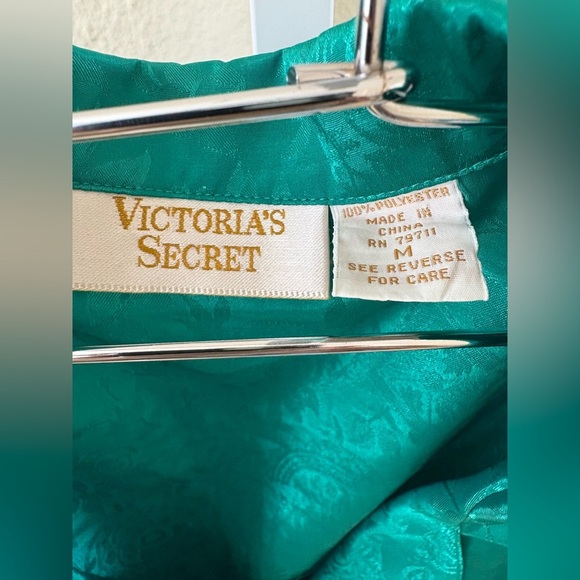 Vintage Victoria's Secret Gold Label Satin Pajama Set in Emerald Green - Size M - Picture 3 of 6